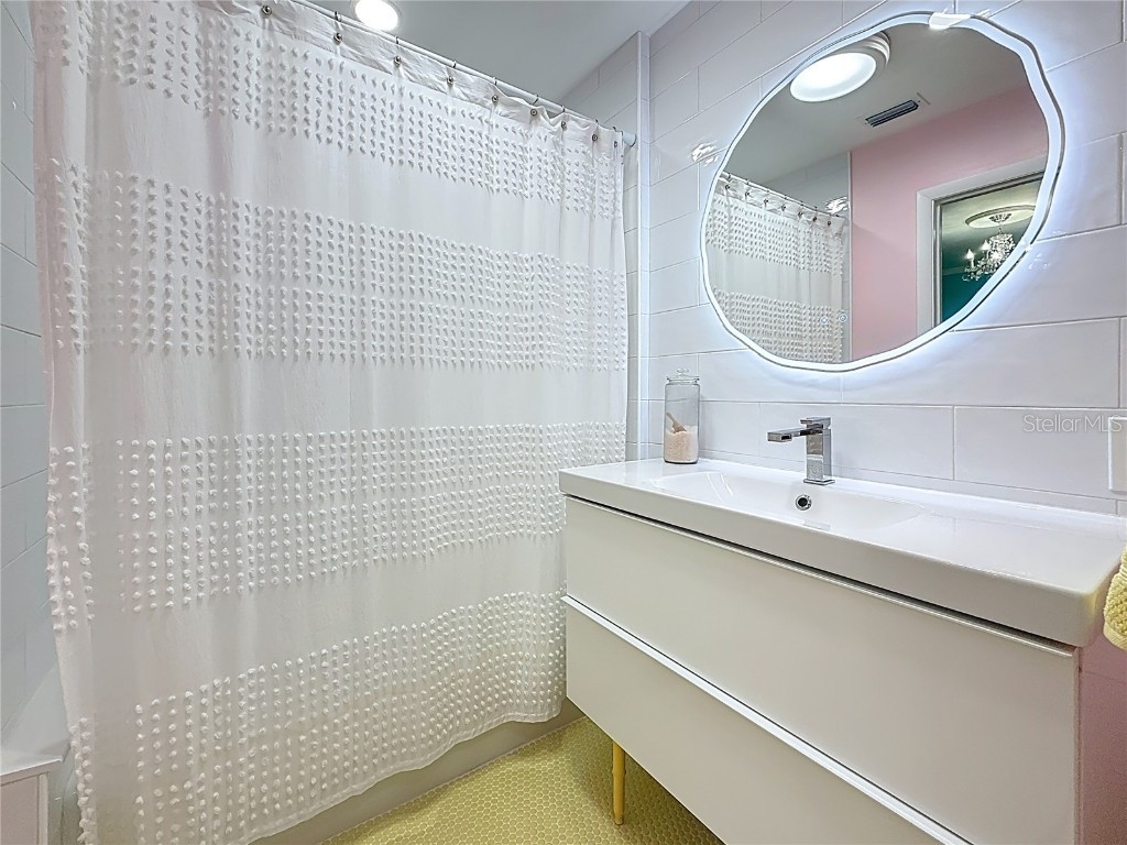 8693 15th Street N Saint Petersburg FL 33702 TB8438087 image64