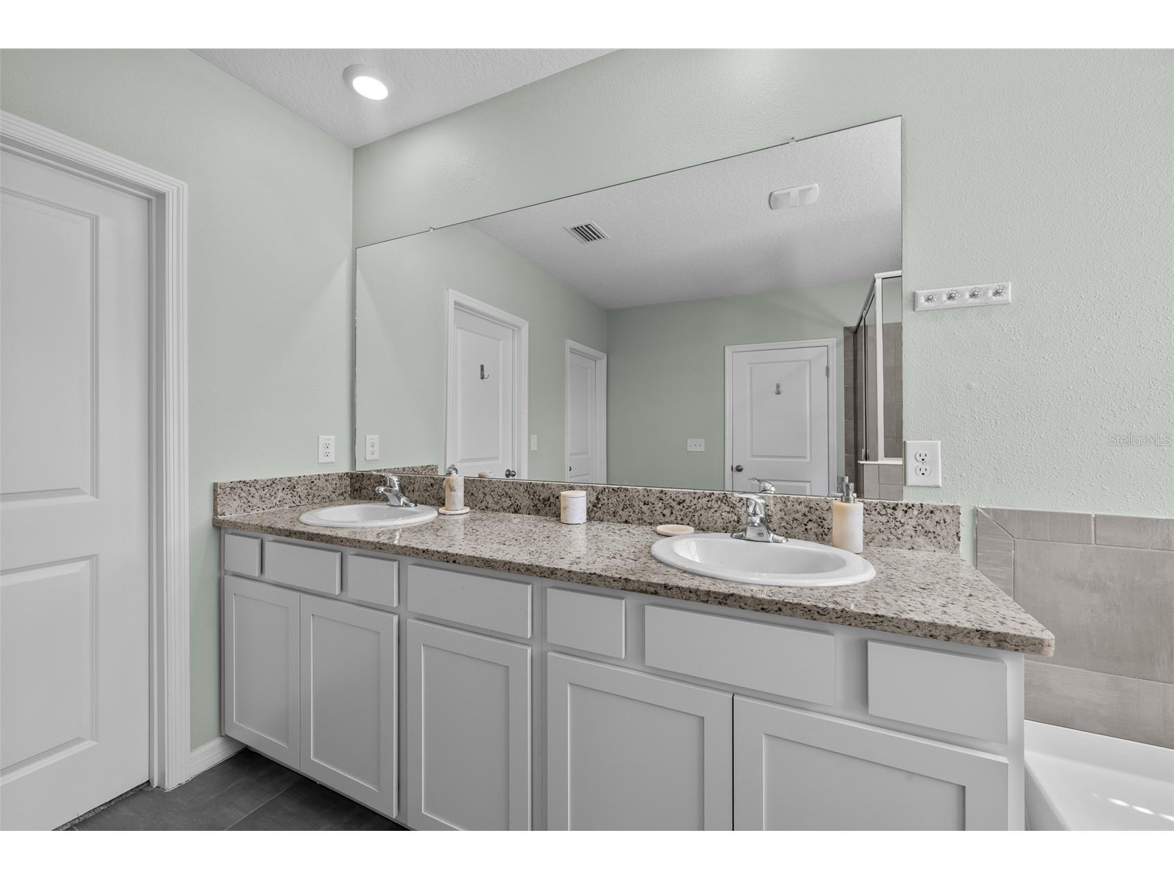 8693 Bower Bass Circle Wesley Chapel FL 33545 TB8498851 image37