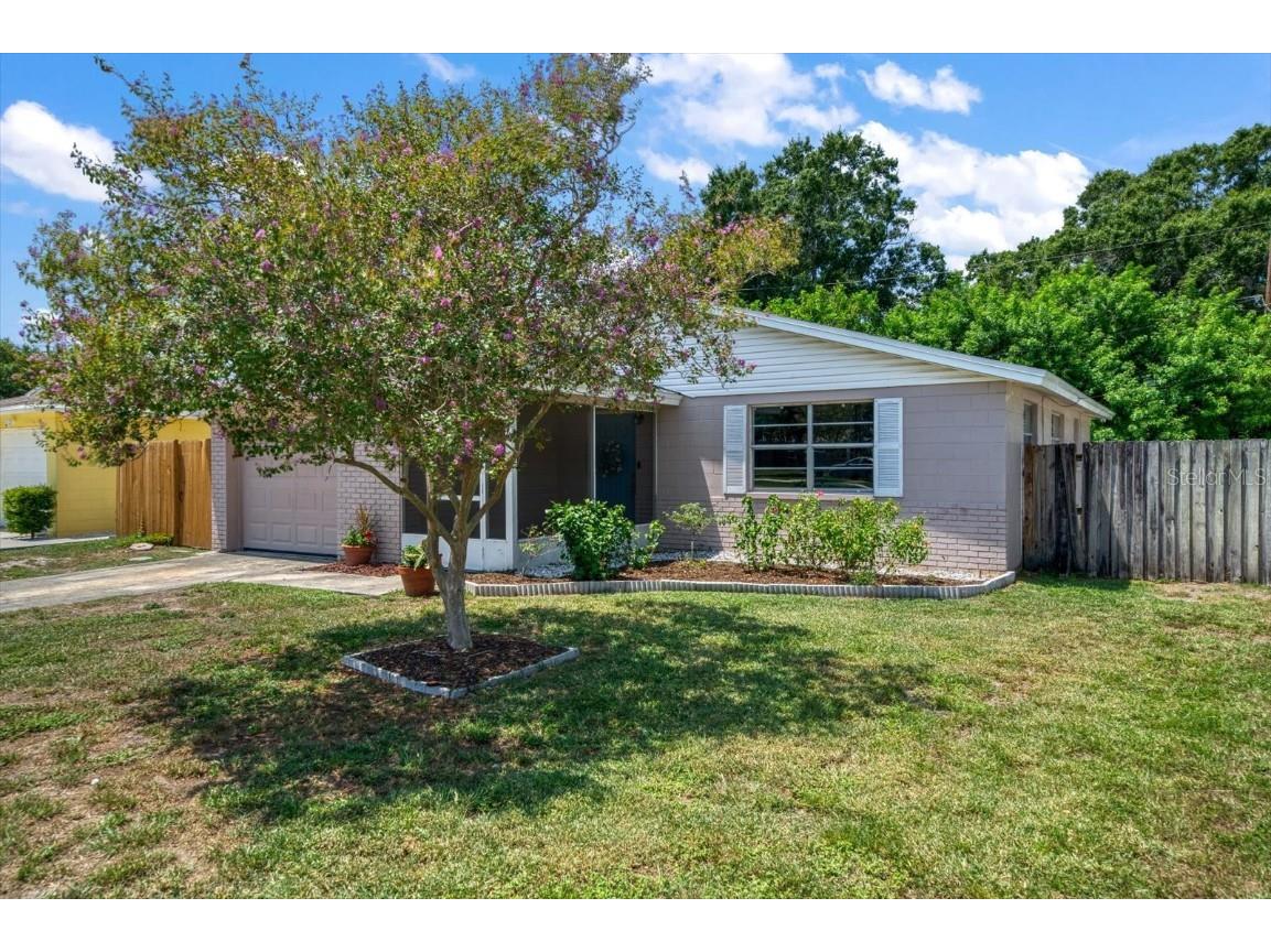 8696 91st Street N Seminole FL 33777 U8211580 image1