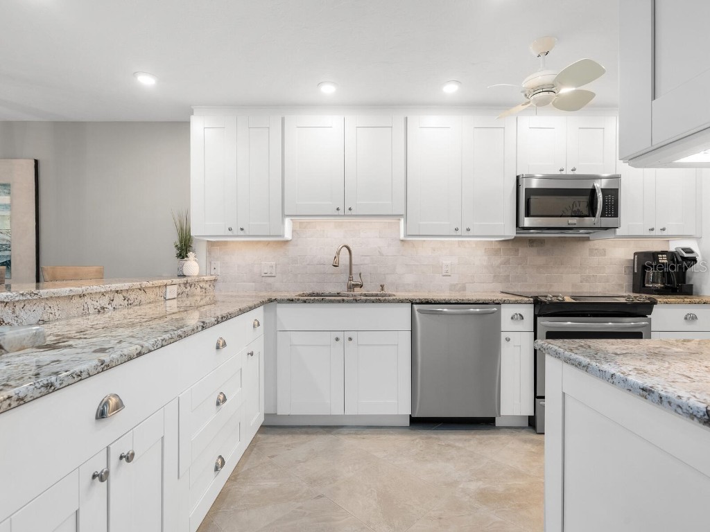 8701 Midnight Pass Road #104 Sarasota FL 34242 - LITTLE SARASOTA BAY A4657368 image7