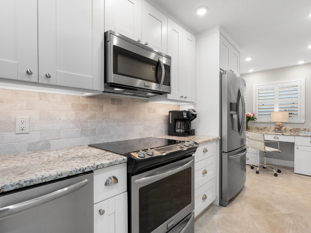 8701 Midnight Pass Road #104 Sarasota FL 34242 - LITTLE SARASOTA BAY A4657368 image9