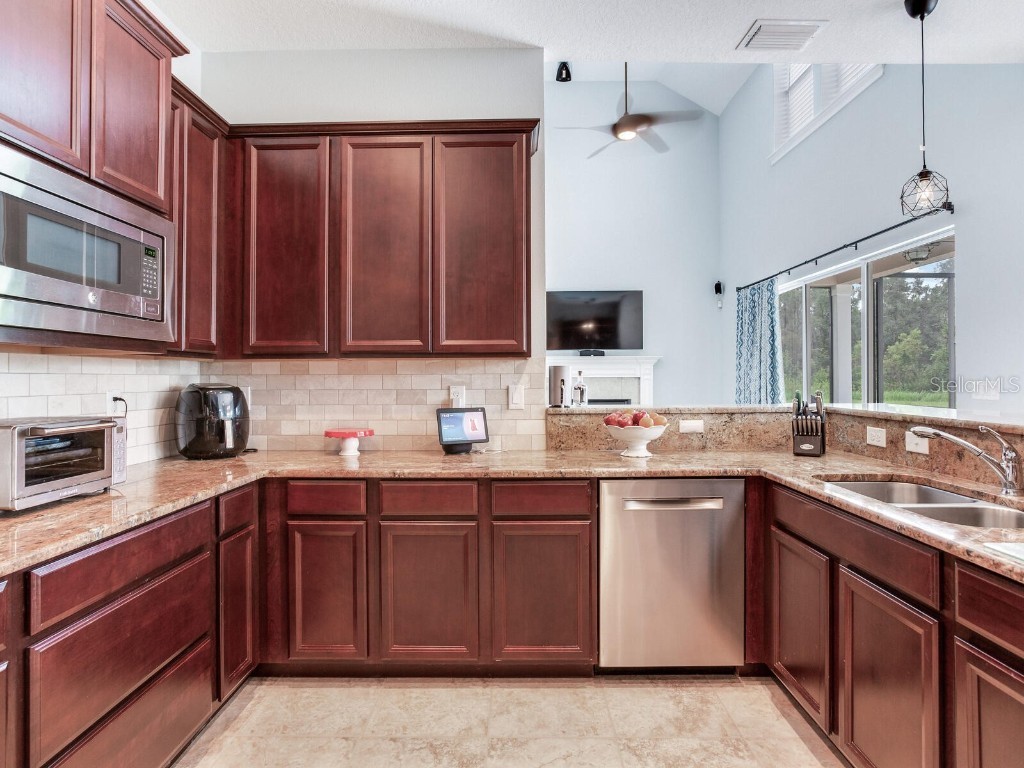 8703 Alafia Hills Drive Plant City FL 33567 TB8427669 image14