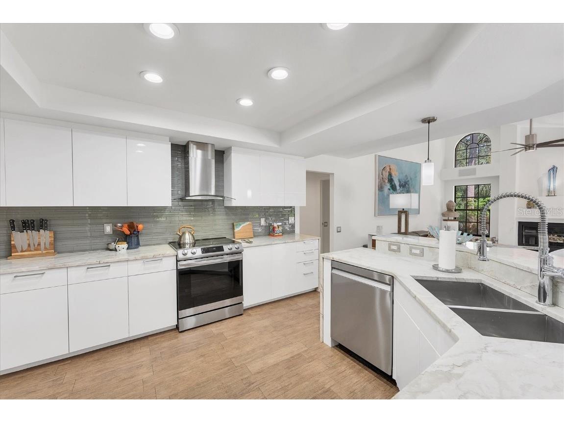 8704 Misty Creek Drive Sarasota FL 34241 A4668151 image17