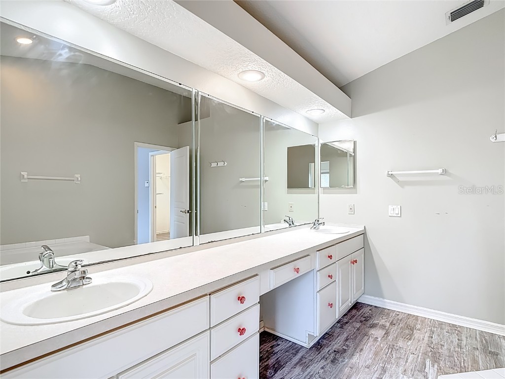 8708 Bay Laurel Court Tampa FL 33647 TB8451208 image73