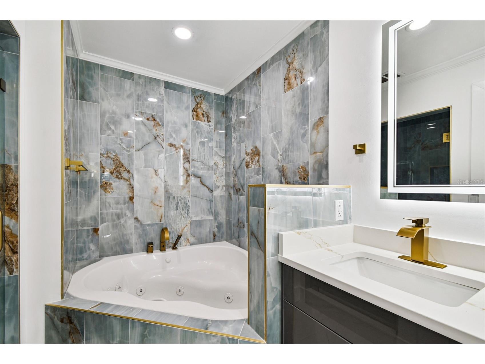8708 Thornwood Lane Tampa FL 33615 TB8434985 image38