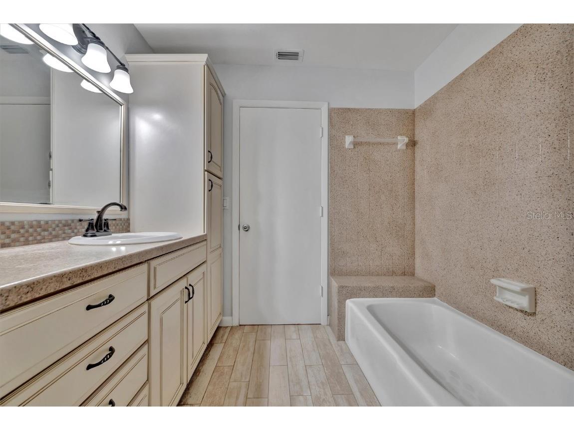 8710 54th Avenue W #8710 Bradenton FL 34210 A4652626 image36