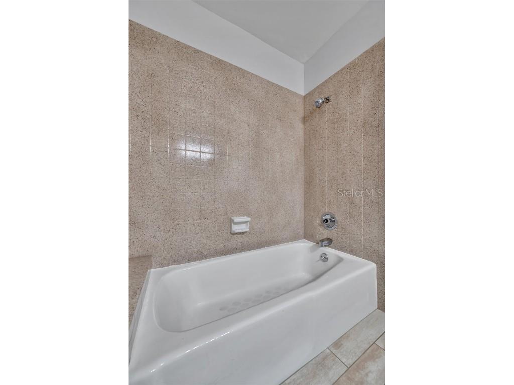 8710 54th Avenue W #8710 Bradenton FL 34210 A4652626 image37