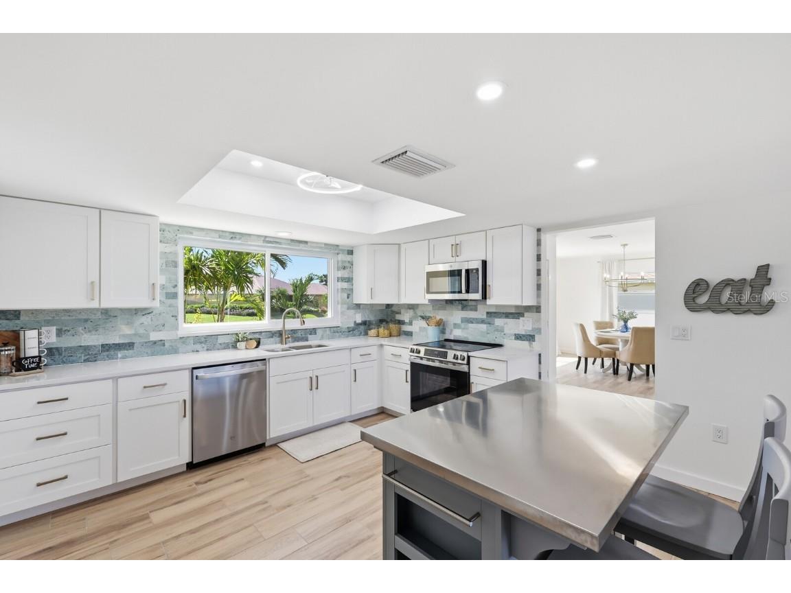 8711 51st Avenue W Bradenton FL 34210 A4669928 image13