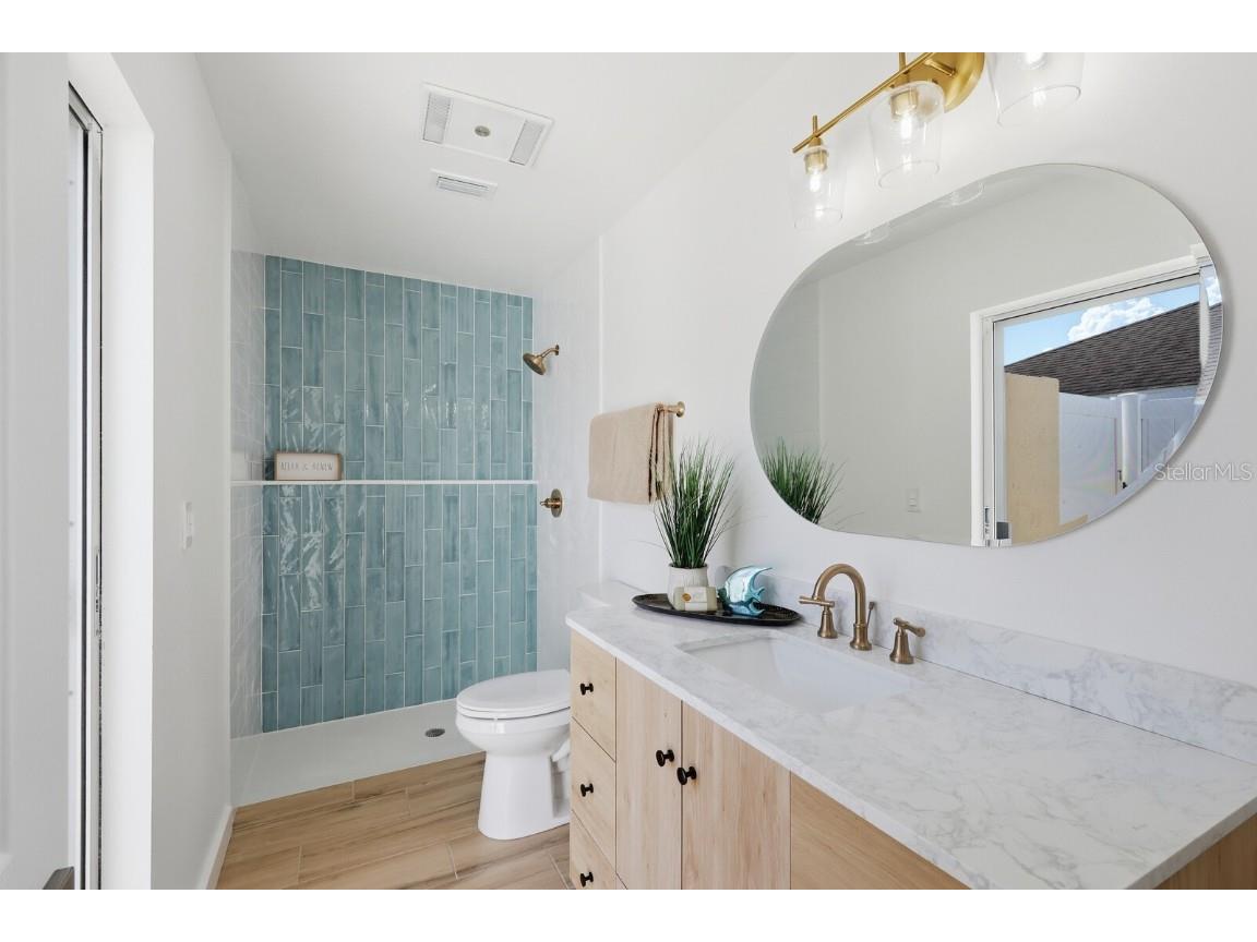 8711 51st Avenue W Bradenton FL 34210 A4669928 image18