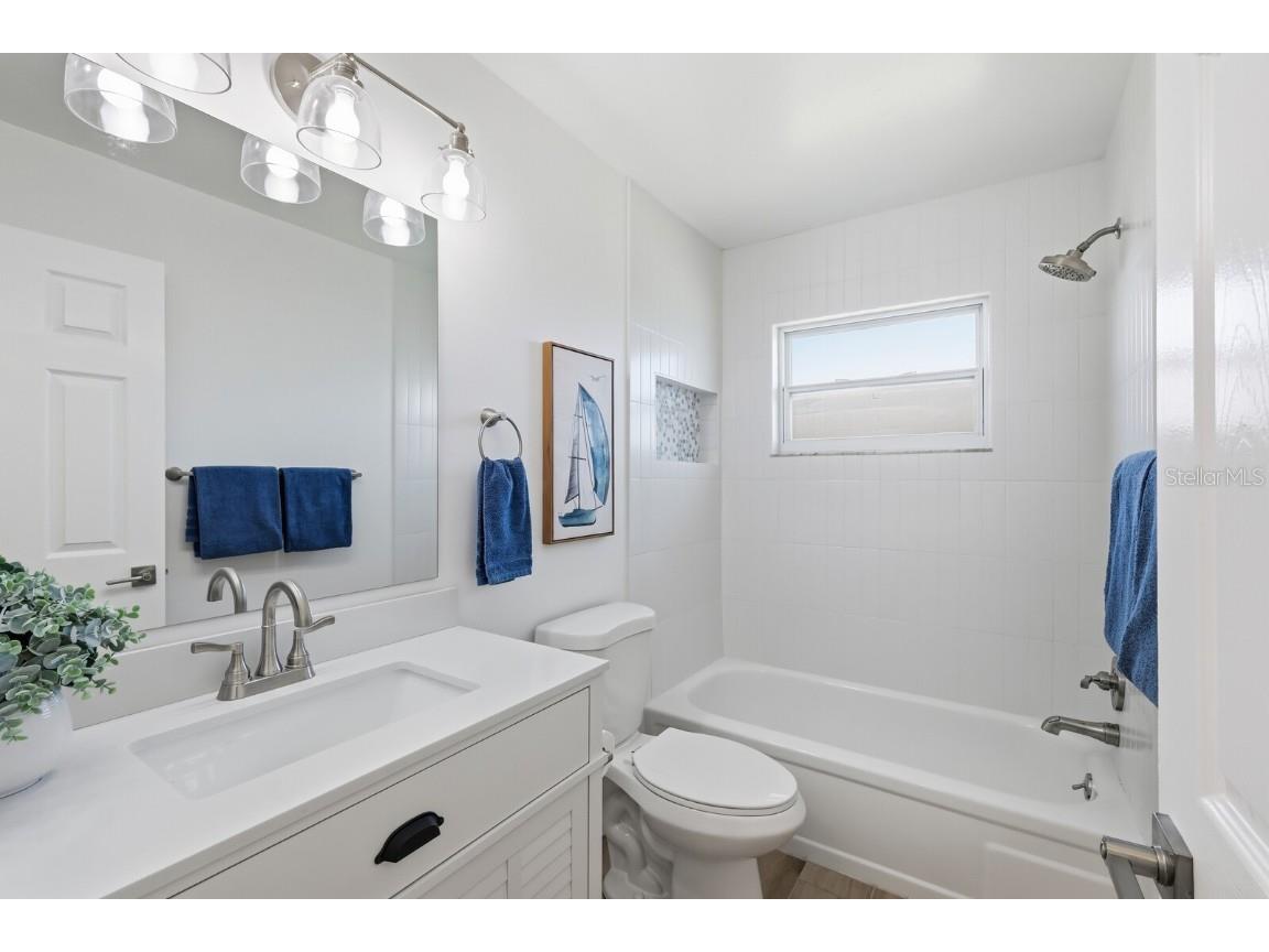 8711 51st Avenue W Bradenton FL 34210 A4669928 image21