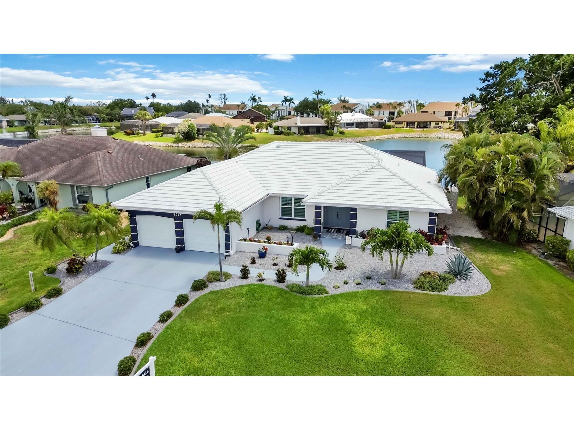8712 53rd Avenue W Bradenton FL 34210 A4692618 image1