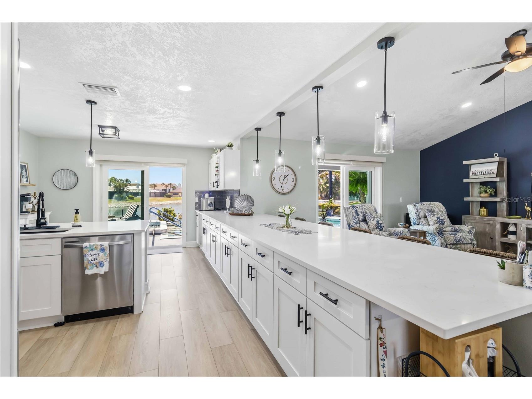 8712 53rd Avenue W Bradenton FL 34210 A4692618 image16