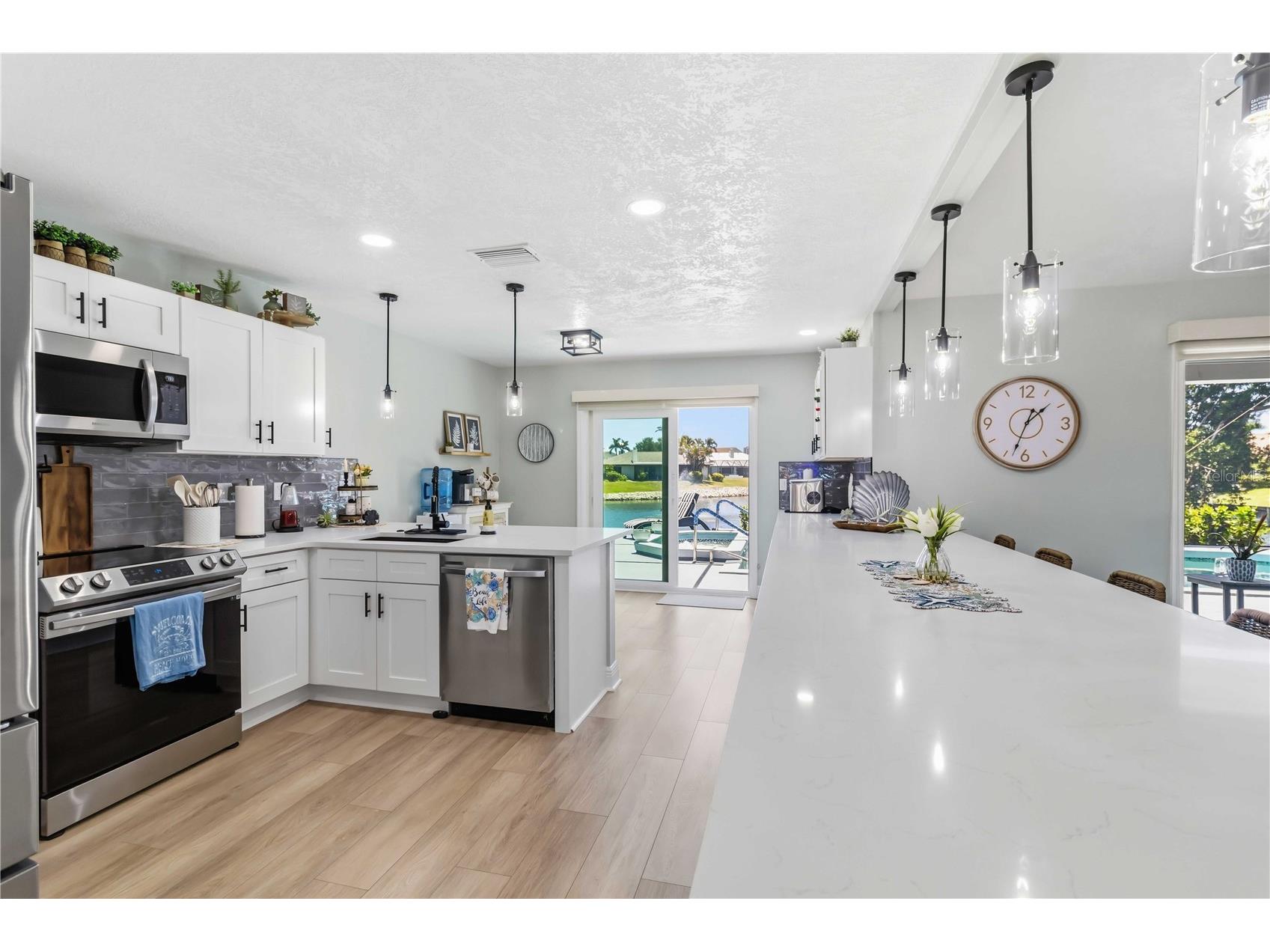 8712 53rd Avenue W Bradenton FL 34210 A4692618 image17