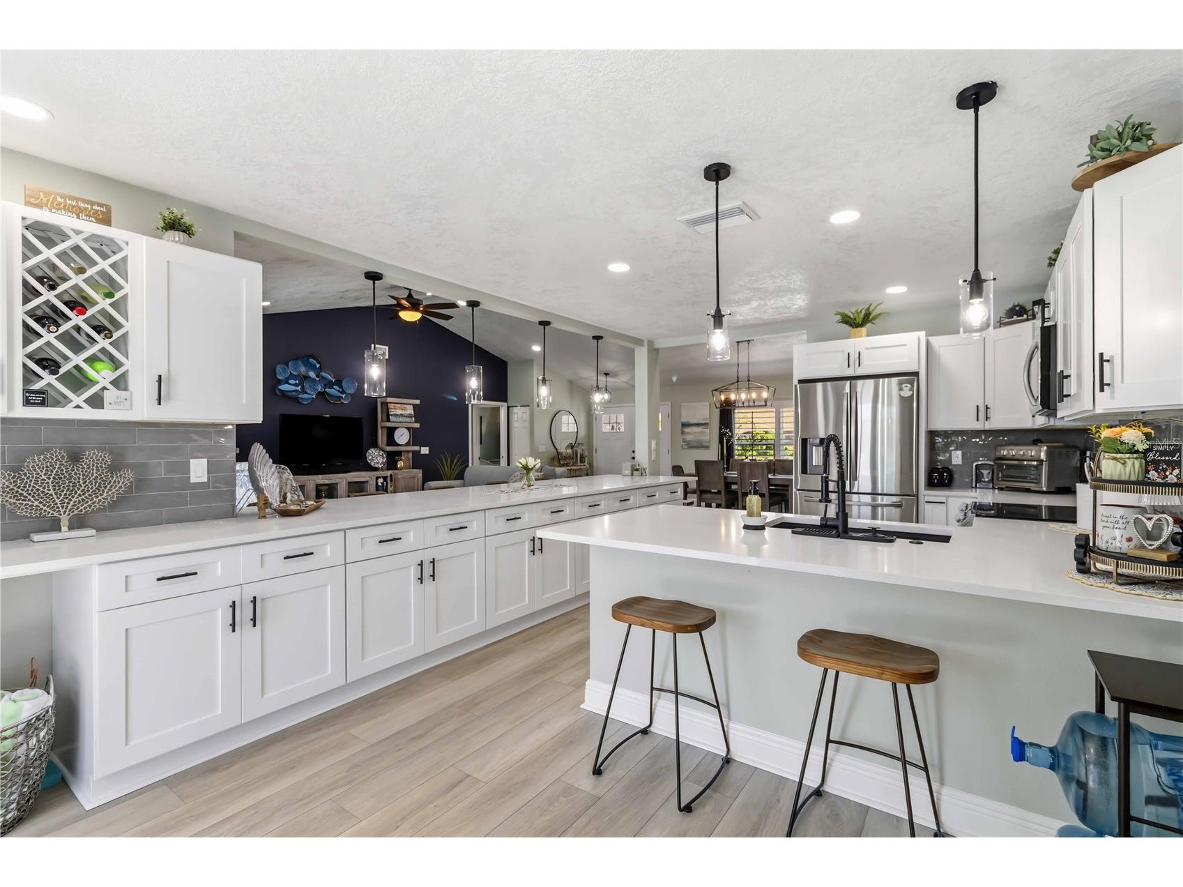 8712 53rd Avenue W Bradenton FL 34210 A4692618 image23