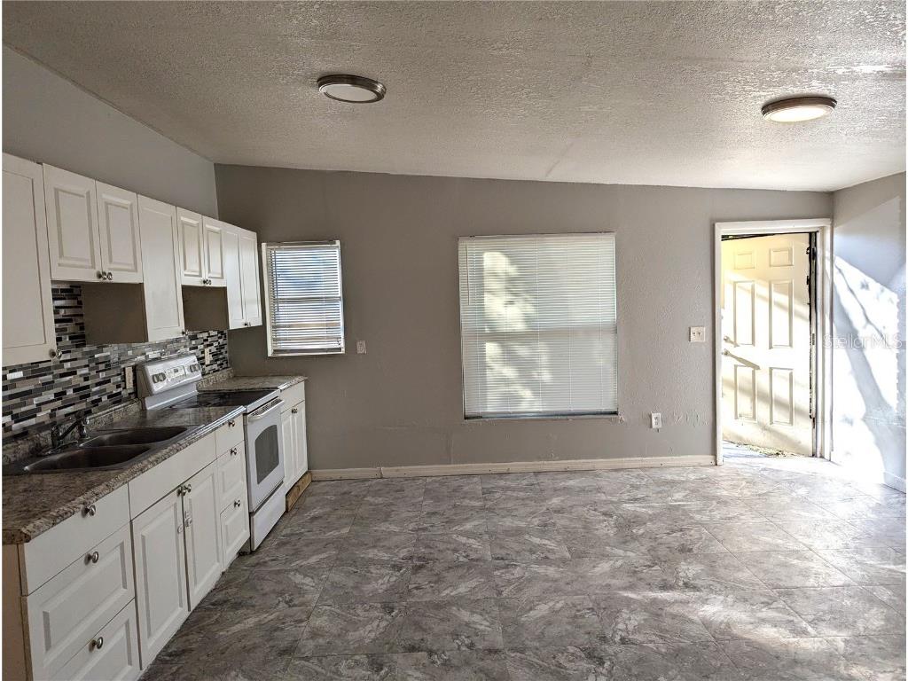 8713 N Mandarine Place Tampa FL 33617 TB8459016 image3