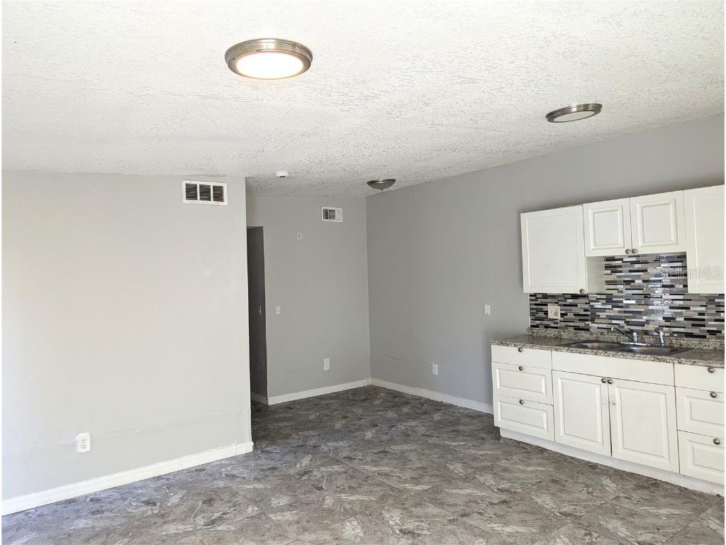 8713 N Mandarine Place Tampa FL 33617 TB8459016 image4