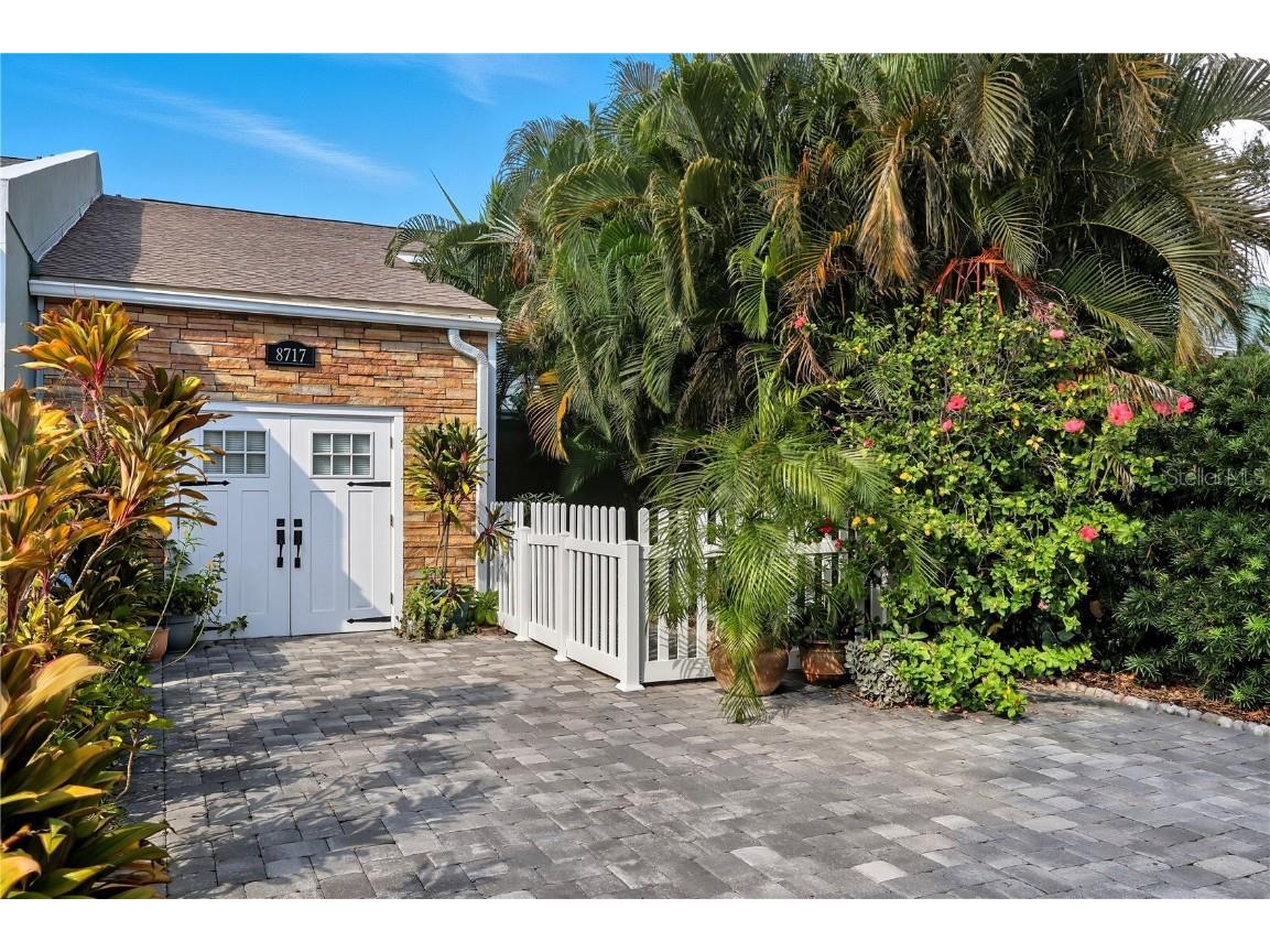 8717 Bay Pointe Drive Tampa FL 33615 - TAMPA BAY TB8433686 image2