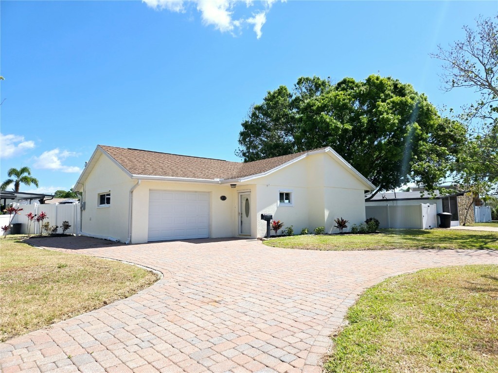 8719 Sunlit Cove Drive NE Saint Petersburg FL 33702 TB8373891 image1