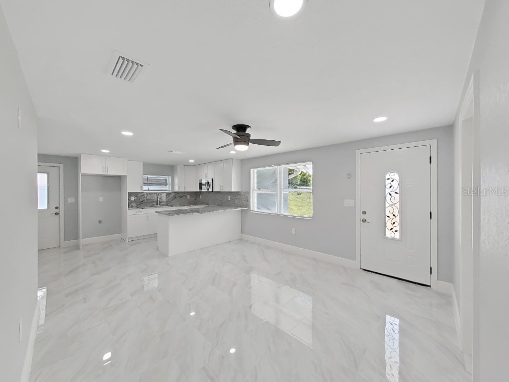 8721 N River Forest Circle Tampa FL 33604 TB8436401 image10