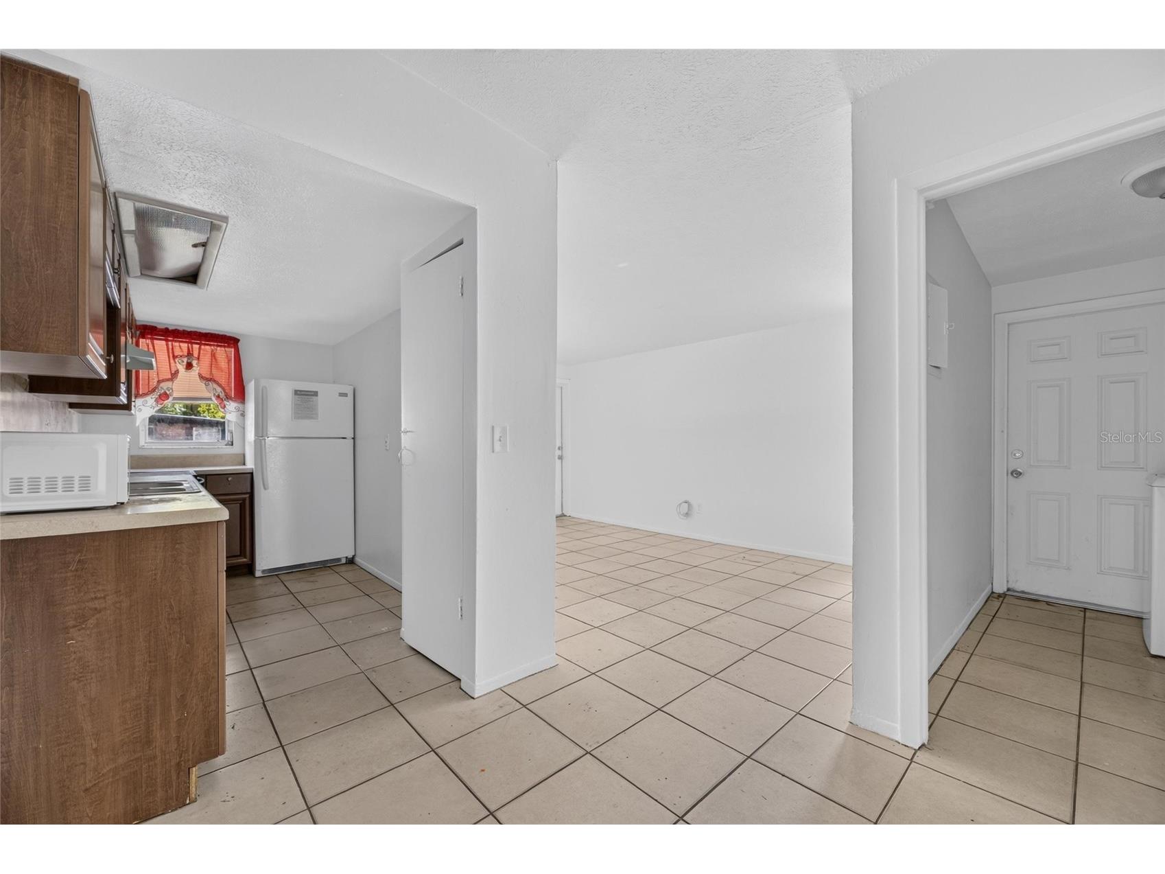 8723 & 8724 N 48th Street Tampa FL 33617 TB8523844 image13