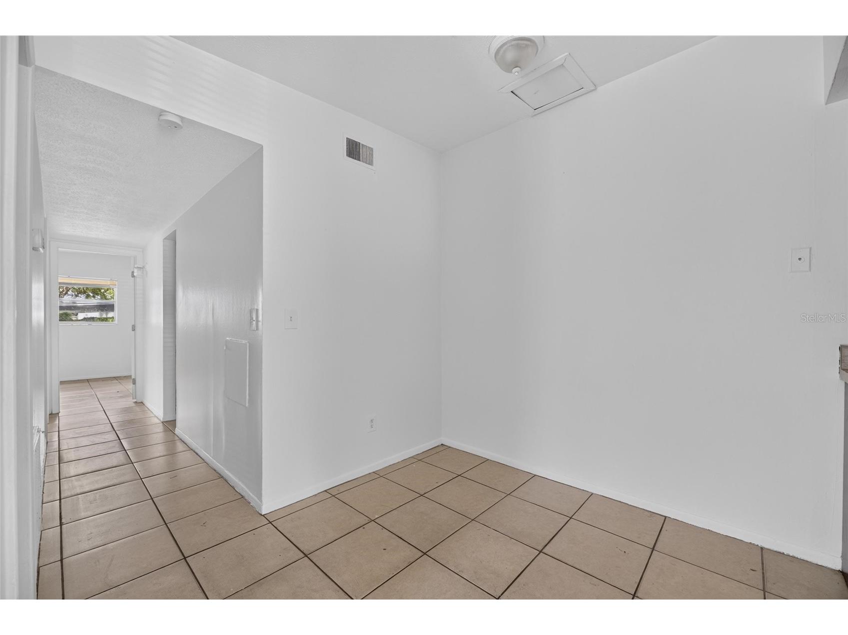 8723 & 8724 N 48th Street Tampa FL 33617 TB8523844 image14