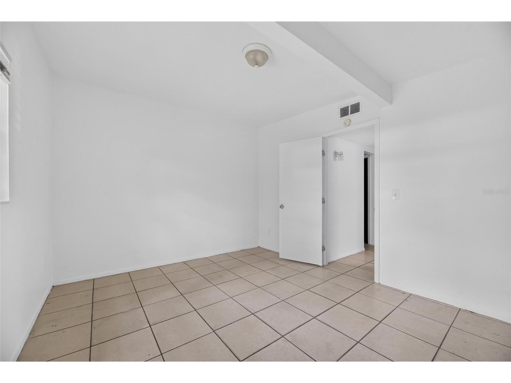 8723 & 8724 N 48th Street Tampa FL 33617 TB8523844 image18