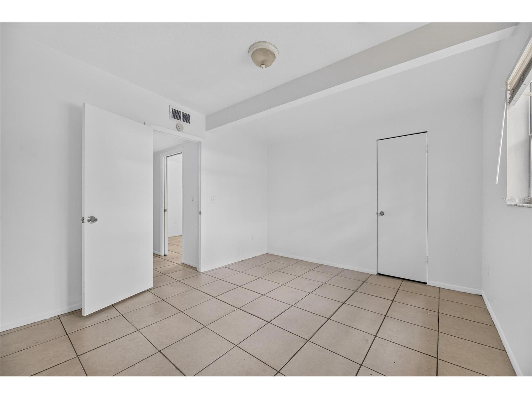8723 & 8724 N 48th Street Tampa FL 33617 TB8523844 image19