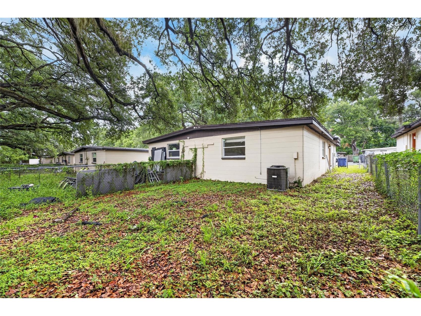 8723 & 8724 N 48th Street Tampa FL 33617 TB8523844 image24