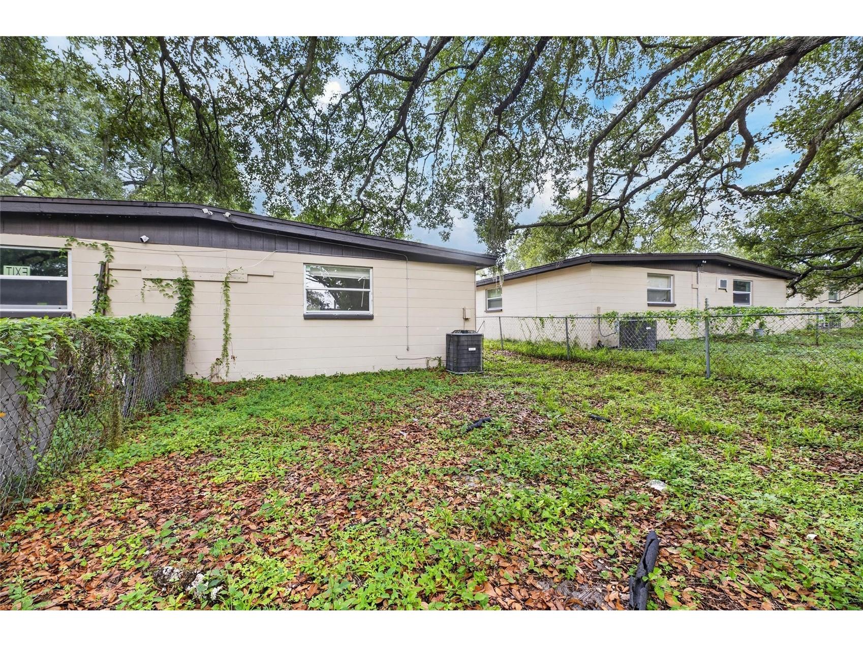 8723 & 8724 N 48th Street Tampa FL 33617 TB8523844 image27