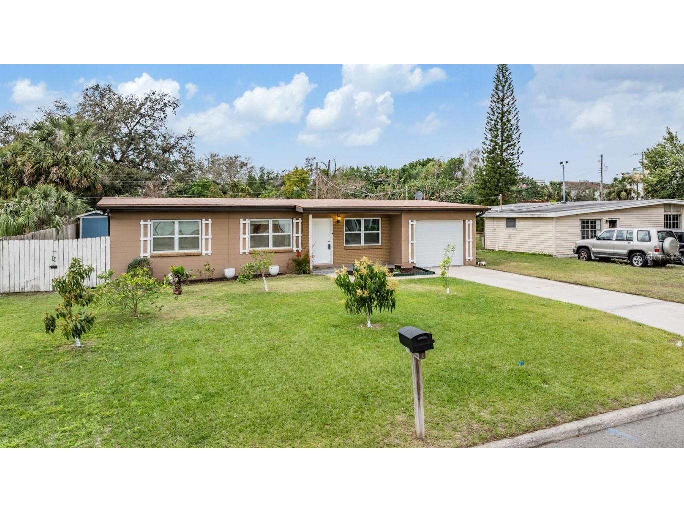 8724 N Renfrew Place Tampa FL 33604 TB8353206 image1