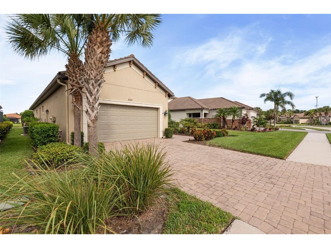 8725 Amaretto Avenue Sarasota FL 34238 A4667771 image5