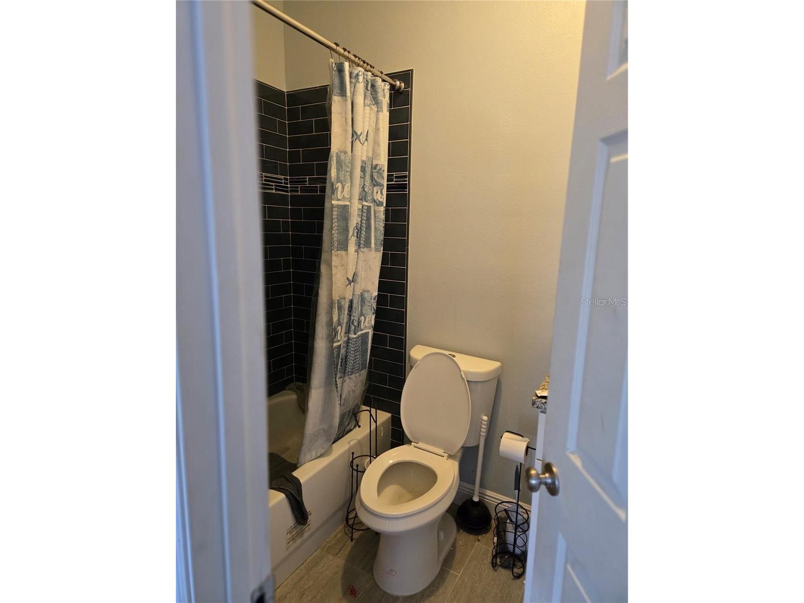 8725 Twin Lakes Boulevard Tampa FL 33614 TB8524055 image44