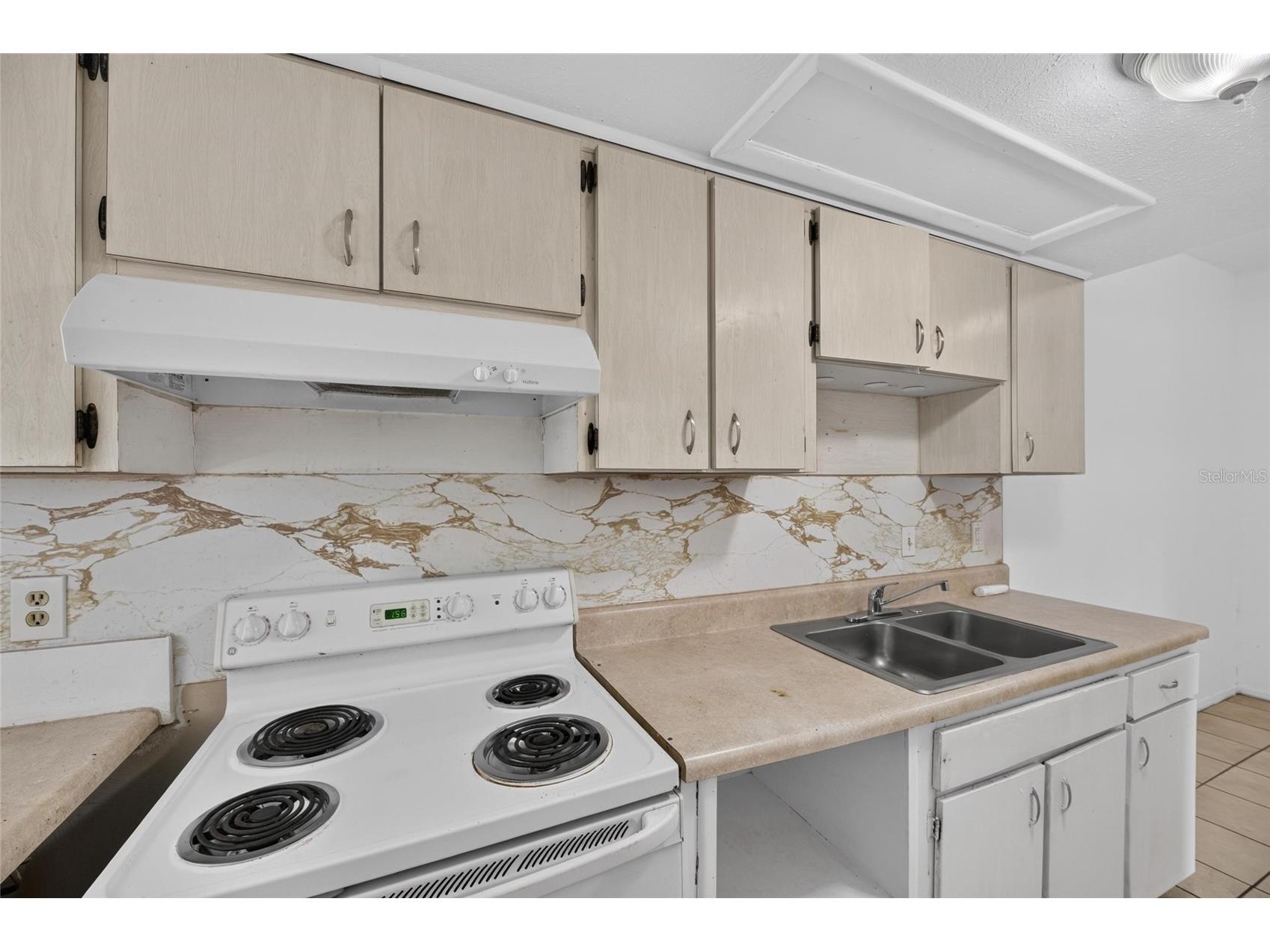 8726 & 8728 N 48th Street Tampa FL 33617 TB8523851 image13