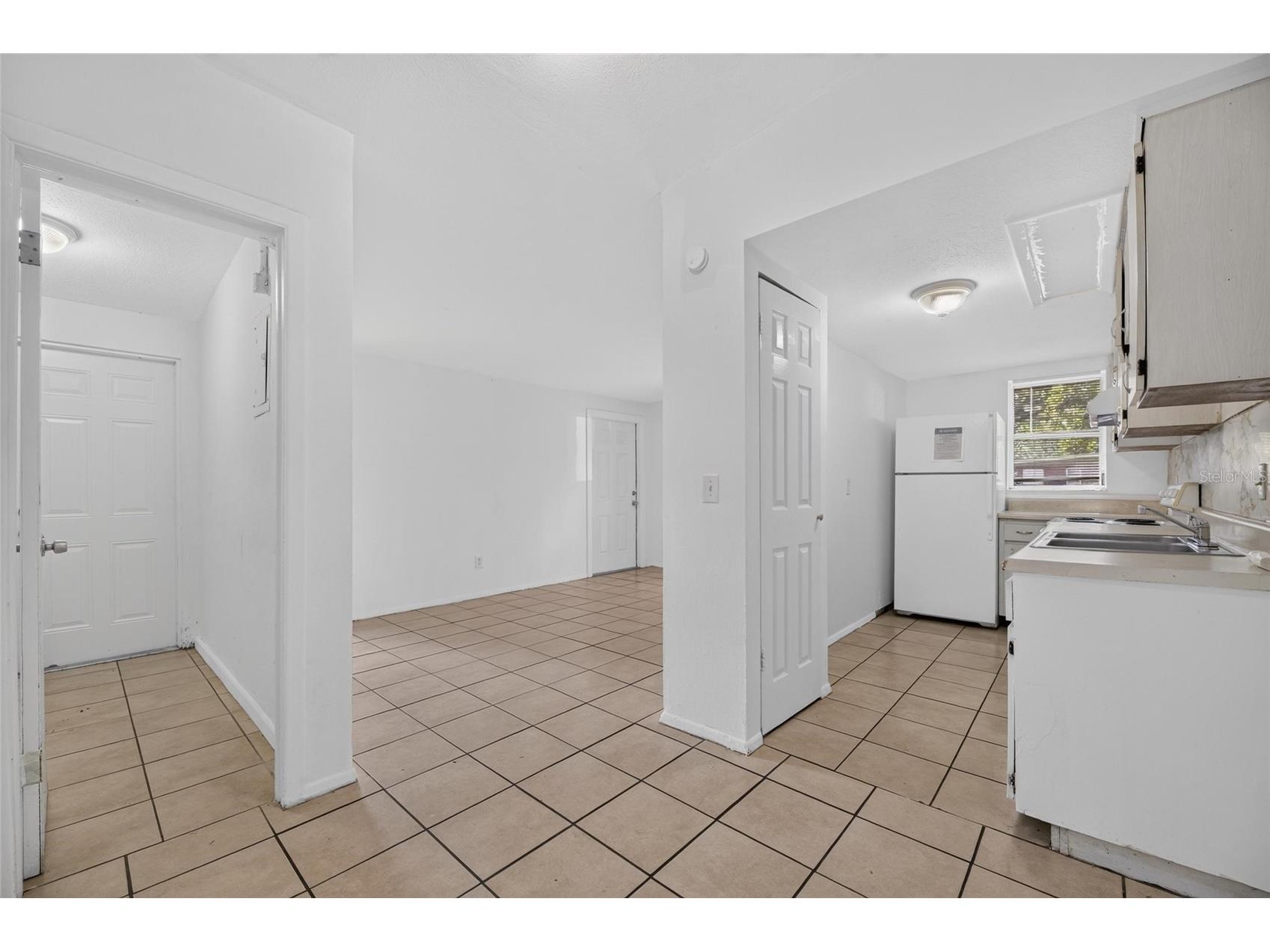 8726 & 8728 N 48th Street Tampa FL 33617 TB8523851 image9
