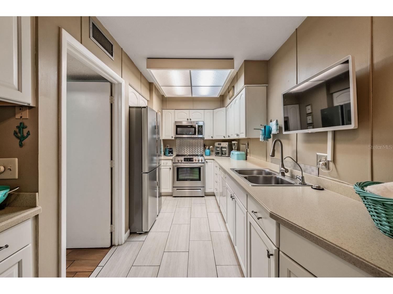 8727 Bardmoor Place #101 Seminole FL 33777 TB8508203 image11