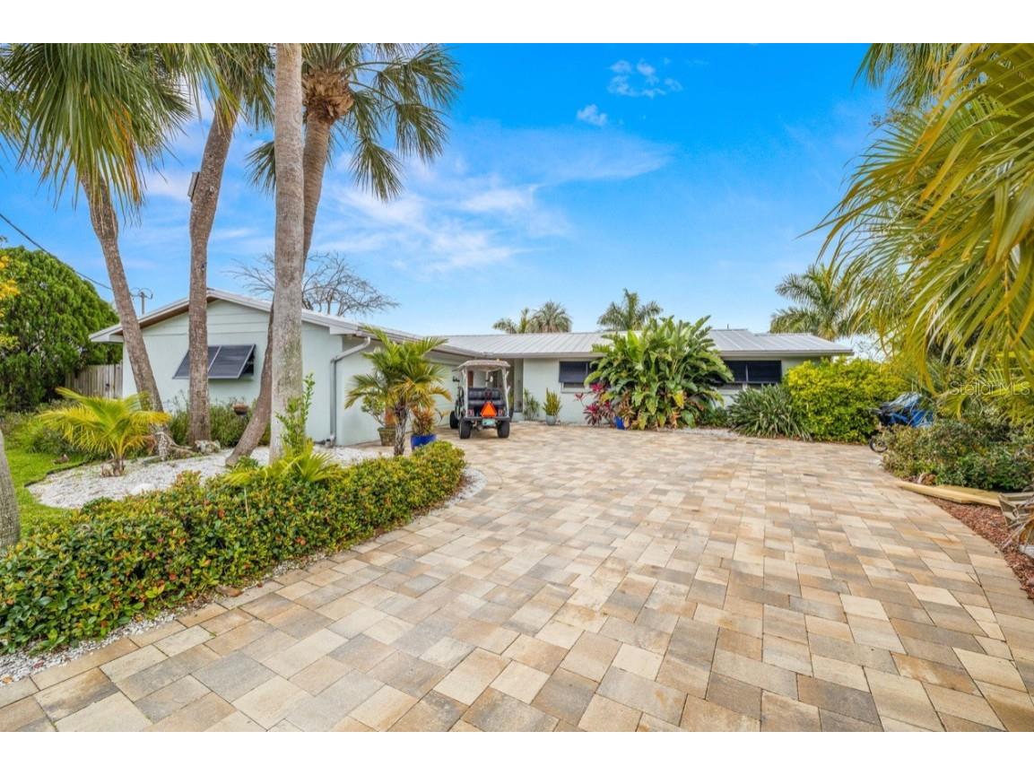 8728 Bay Crest Lane Tampa FL 33615 - TAMPA BAY U8233504 image1