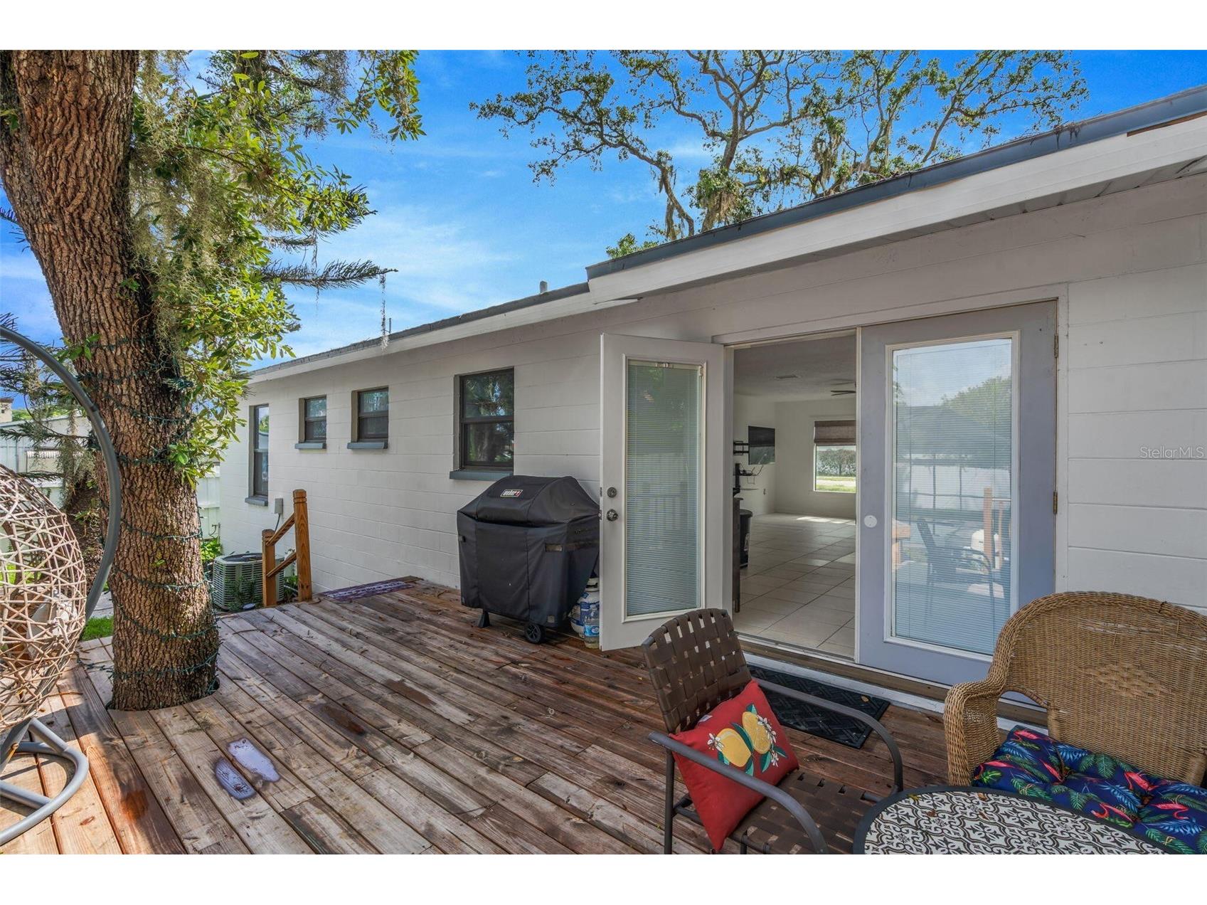 8732 Overlook Drive Tampa FL 33617 O6413812 image17
