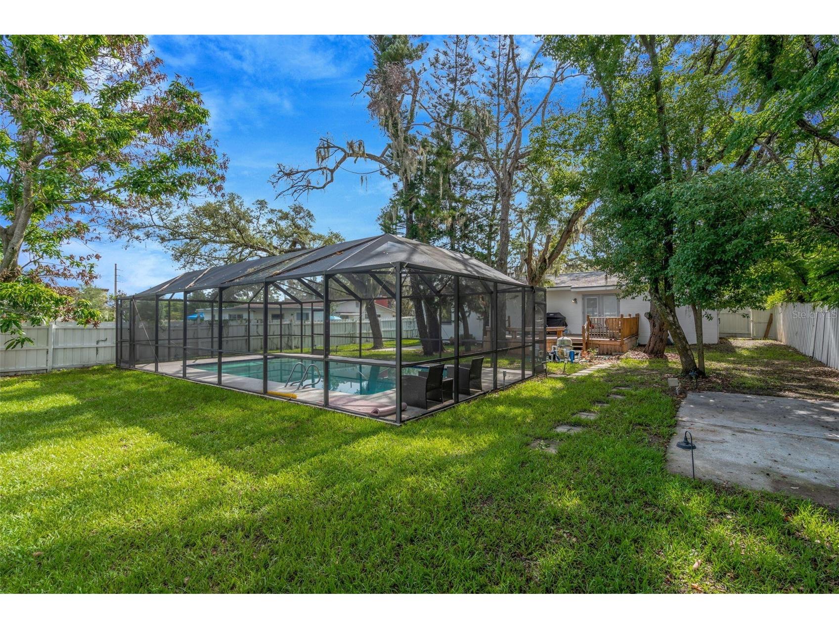 8732 Overlook Drive Tampa FL 33617 O6413812 image2