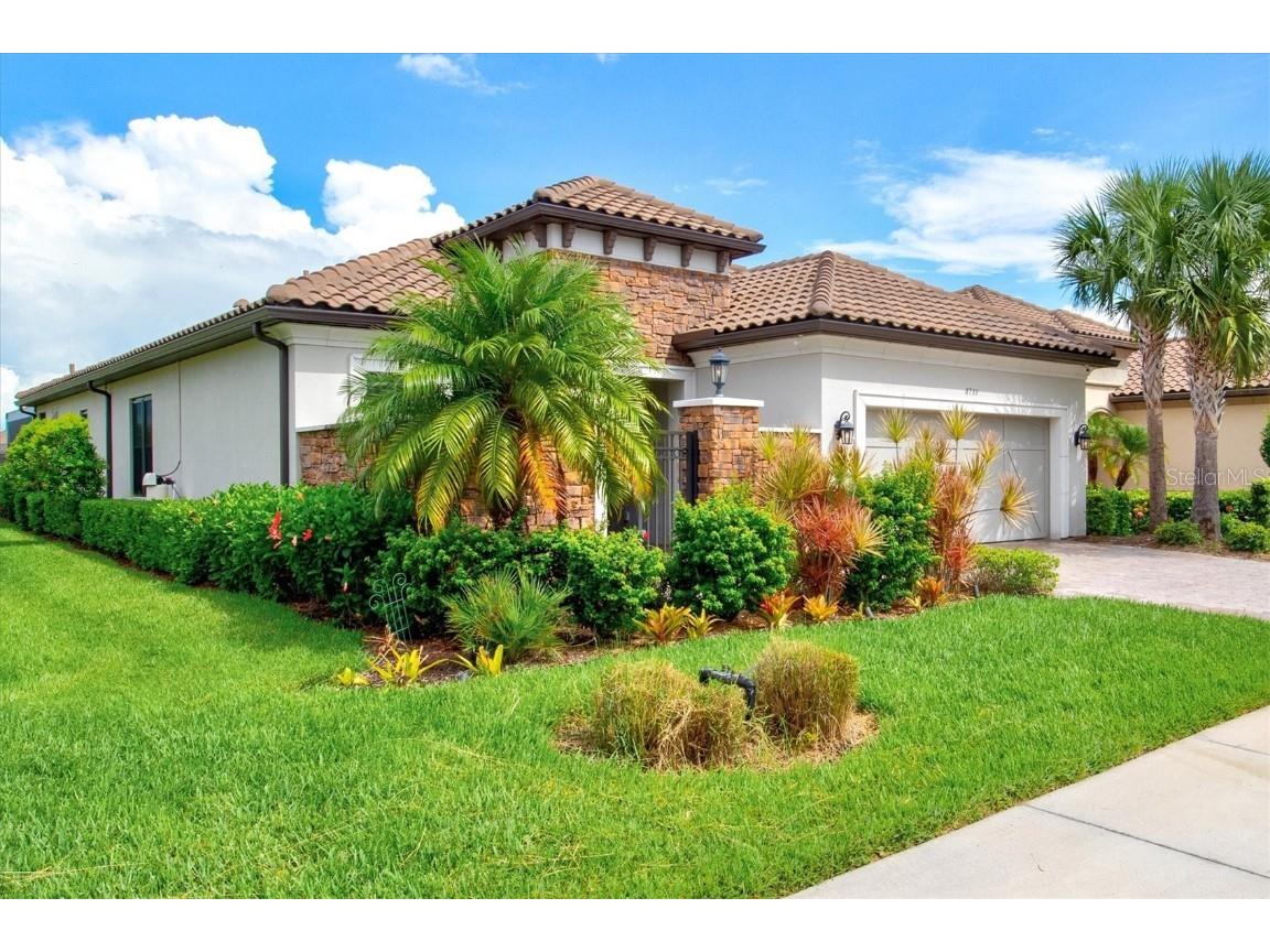 8733 Amaretto Avenue Sarasota FL 34238 A4593761 image1