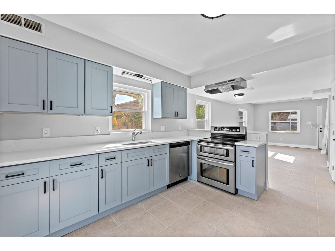 8737 N Tangerine Place Tampa FL 33617 TB8448855 image3