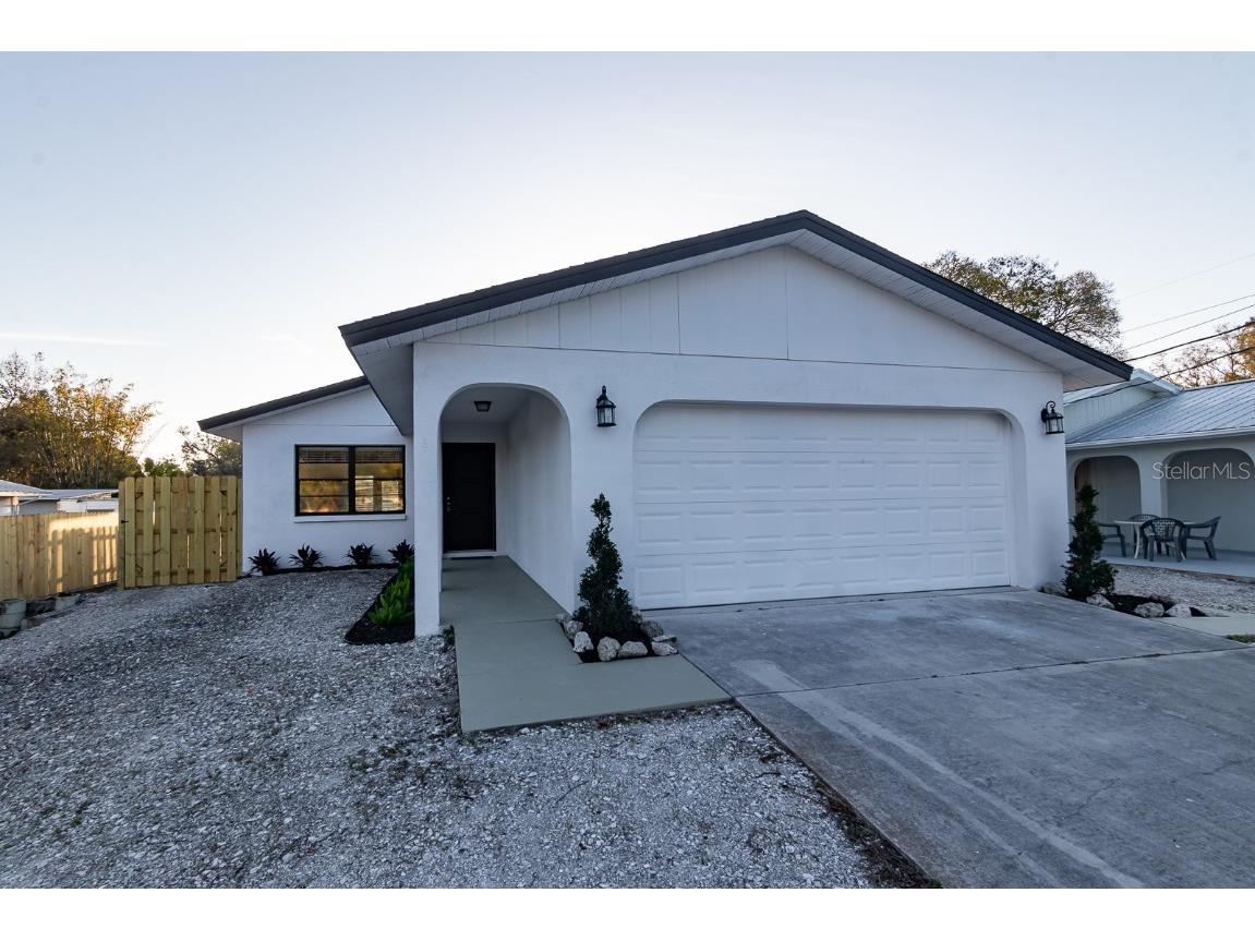 8741 Vamo Road Sarasota FL 34231 A4561548 image1