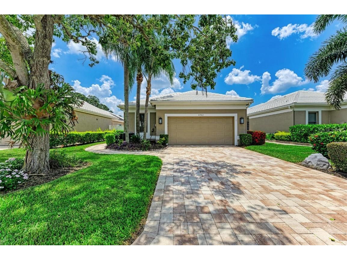 8742 53rd Terrace E Bradenton FL 34211 A4585670 image1