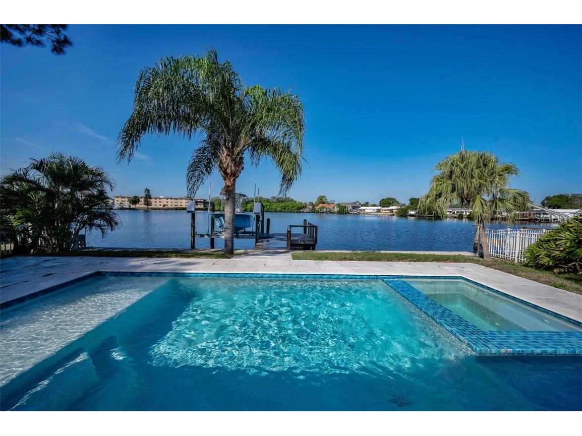 8744 Sunlit Cove Drive NE Saint Petersburg FL 33702 TB8454871 image1