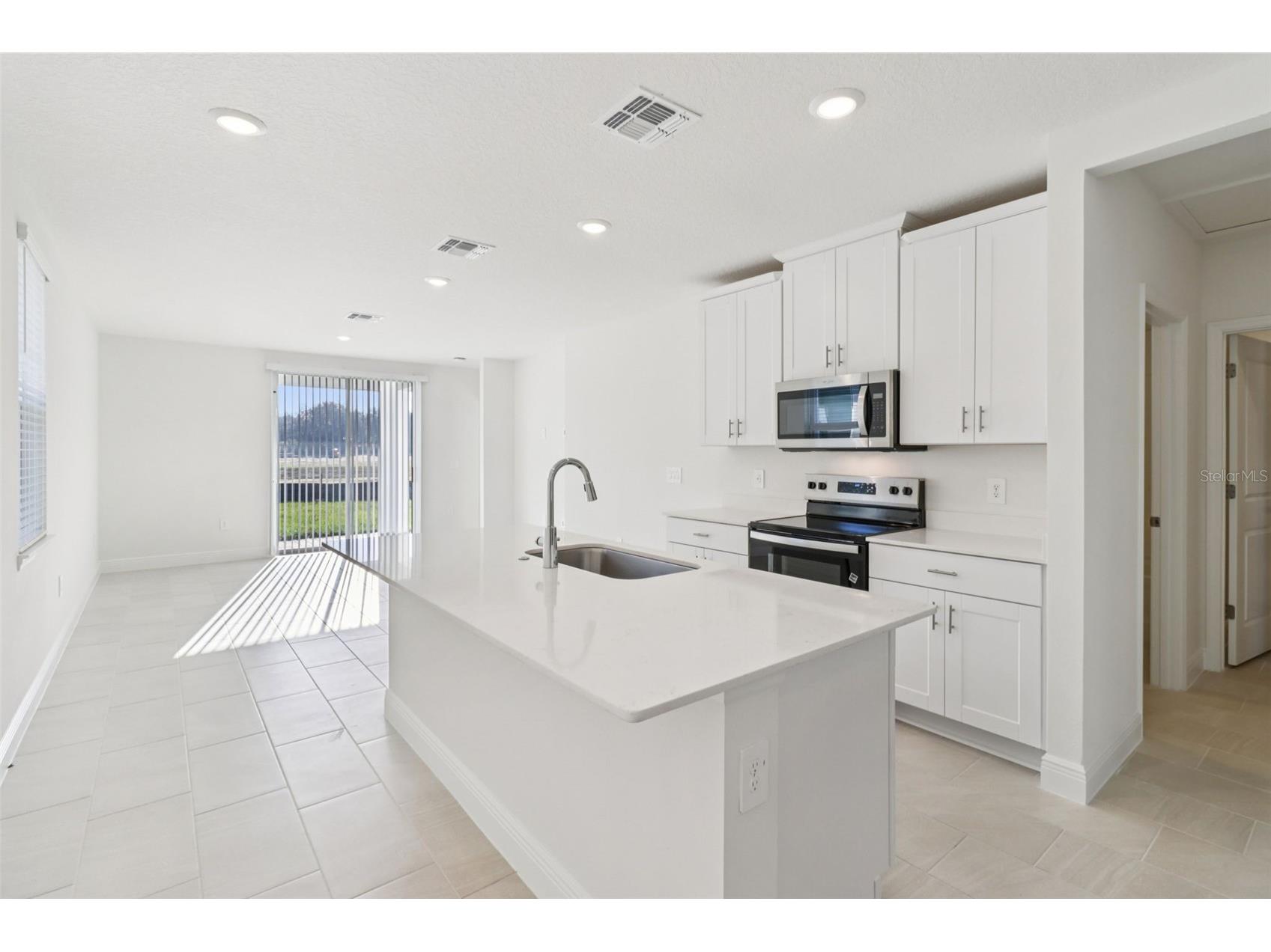 875 Sunshower Drive Lady Lake FL 32159 G5108516 image4