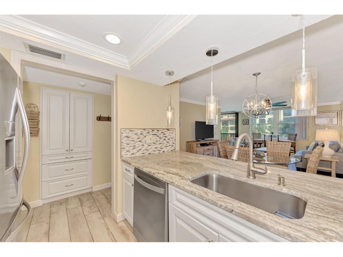 8750 Midnight Pass Road #202 Sarasota FL 34242 C7492869 image1