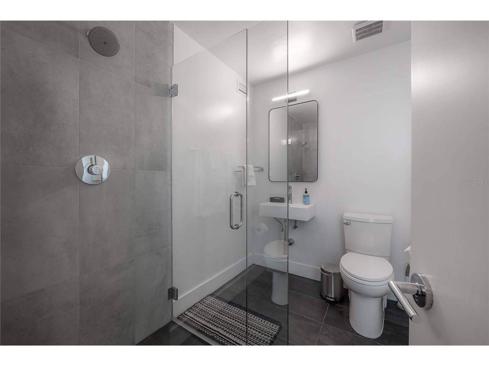 8757 Bay Pointe Drive Tampa FL 33615 TB8512133 image15