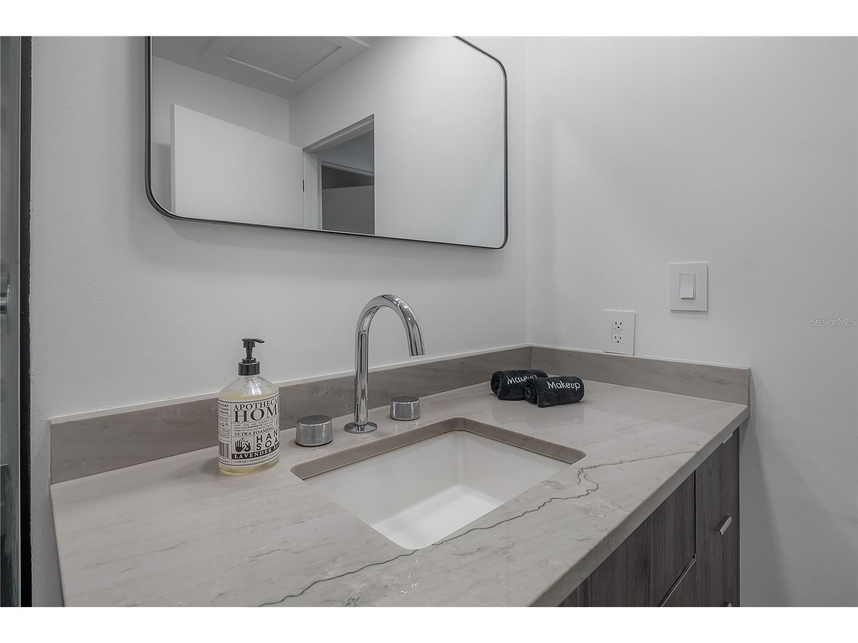 8757 Bay Pointe Drive Tampa FL 33615 TB8512133 image25
