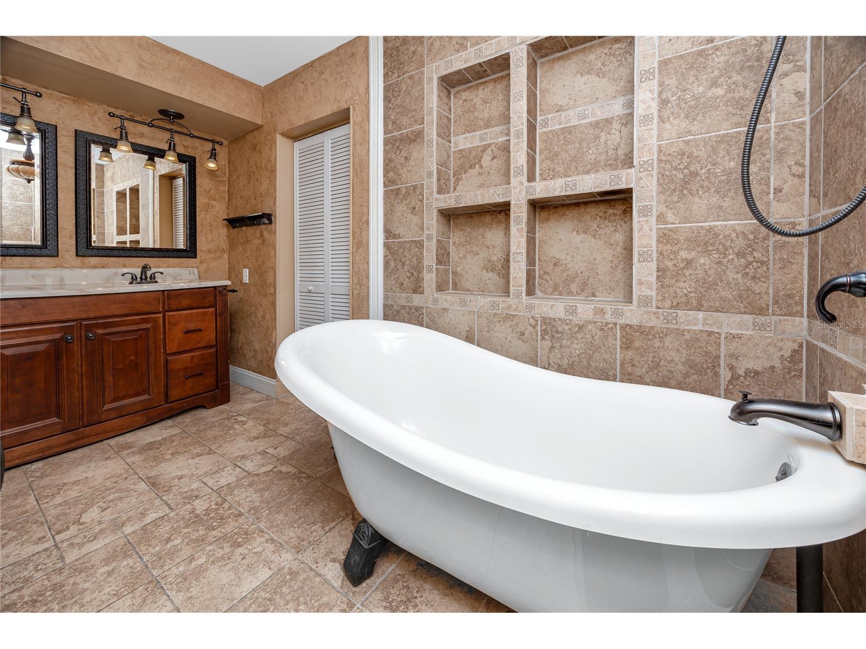 8759 Orient Way NE Saint Petersburg FL 33702 TB8505898 image22