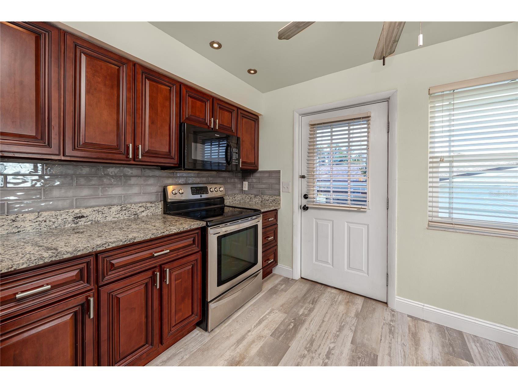 8759 Orient Way NE Saint Petersburg FL 33702 TB8505898 image8