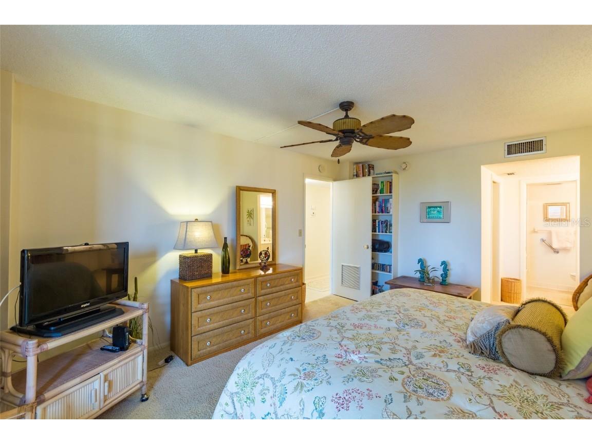 8767 Midnight Pass #506F Sarasota FL 34242 A4573947 image22